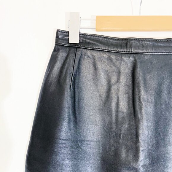 Vintage Black Leather Mini Skirt / 28 inch waist / size Small-Medium - Picture 4 of 10
